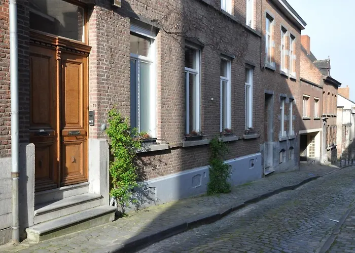 Compagnons11 Bed & Breakfast 3*